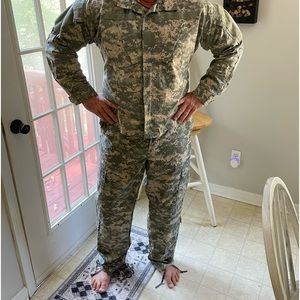 Authentic Army Combat Uniform. 🇺🇸